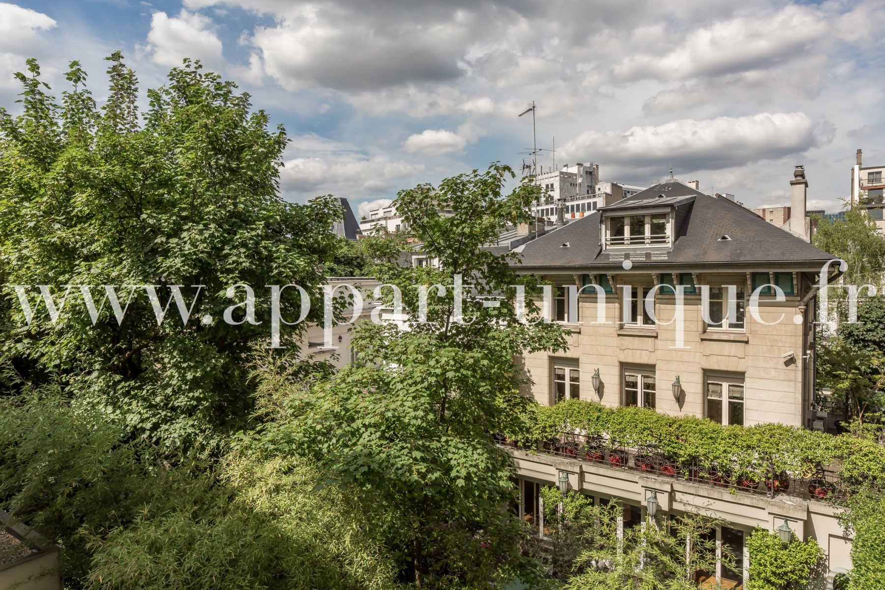 Appartement 3 pièces - 70m² - PARIS 16