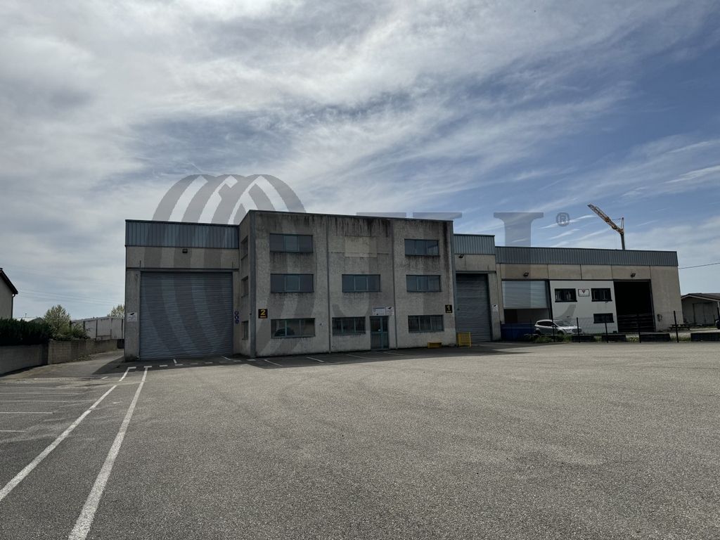 Local industriel  - 2 400m² - VILLETTE D ANTHON