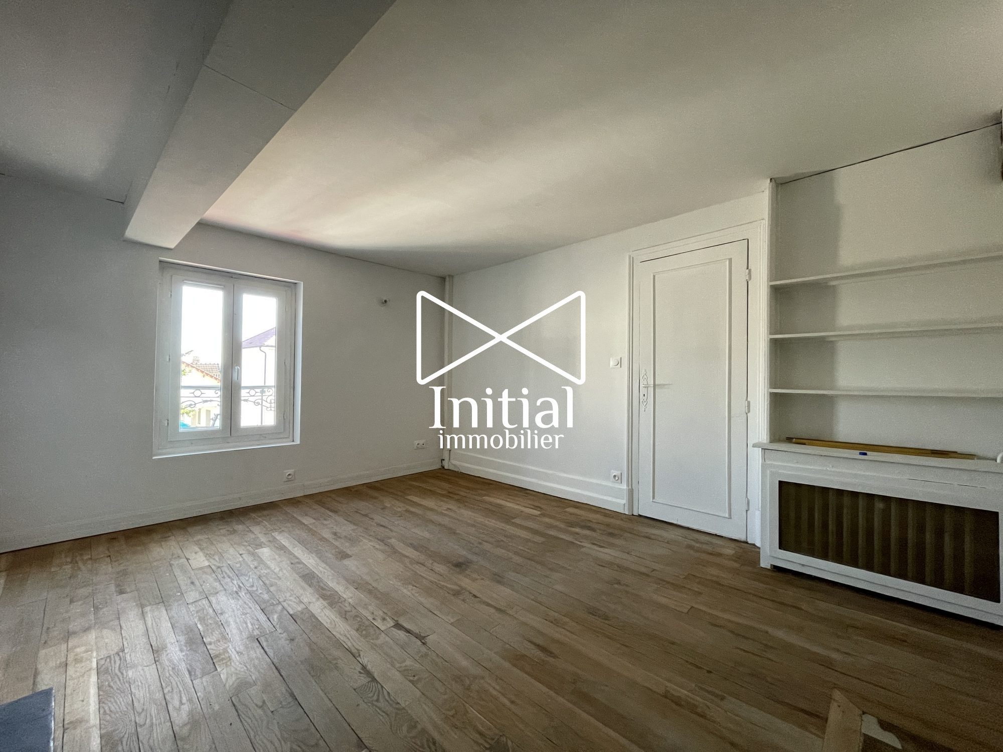 Immeuble  - 195m² - ST JULIEN LES VILLAS