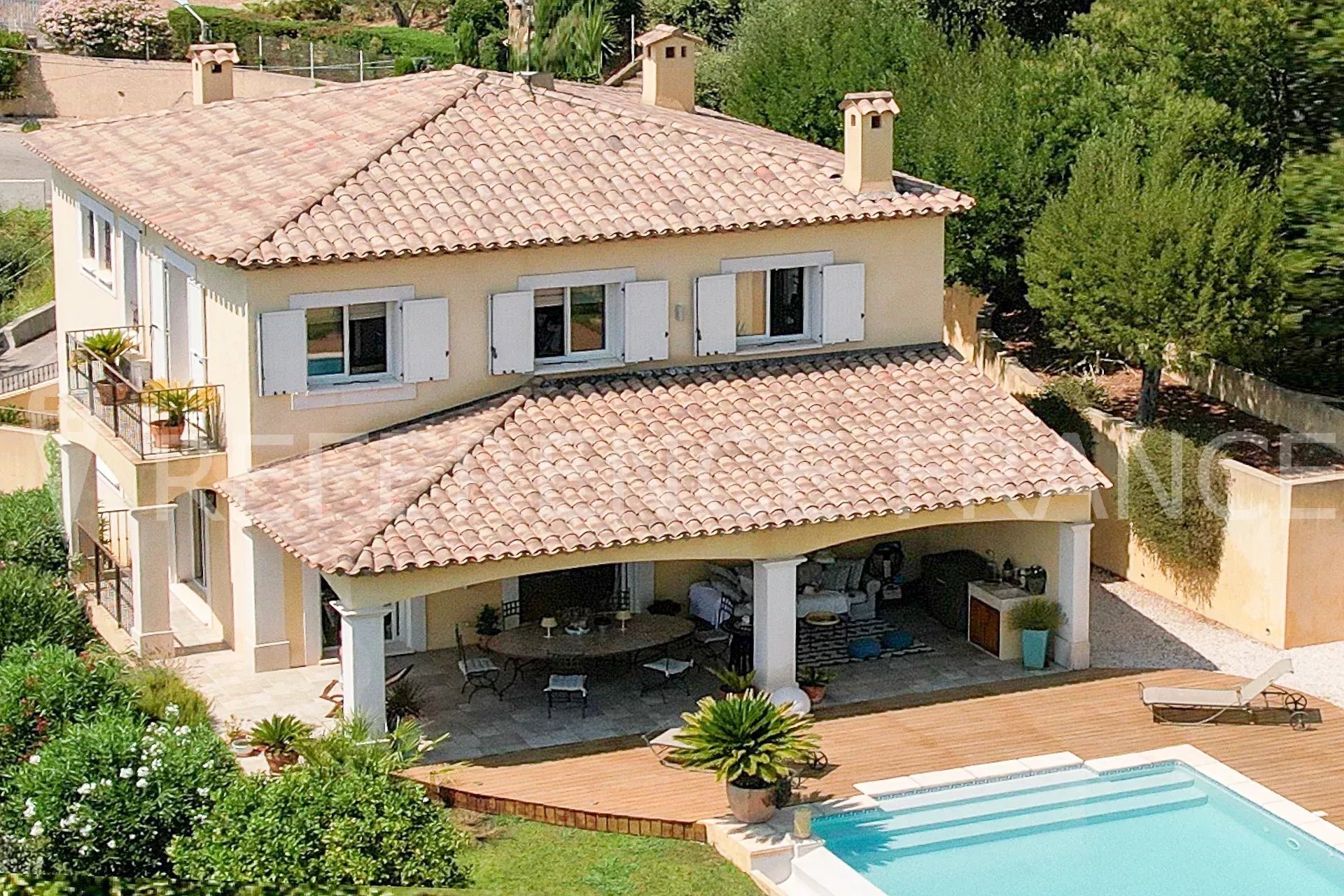 Maison 5 pièces - 200m² - MOUGINS