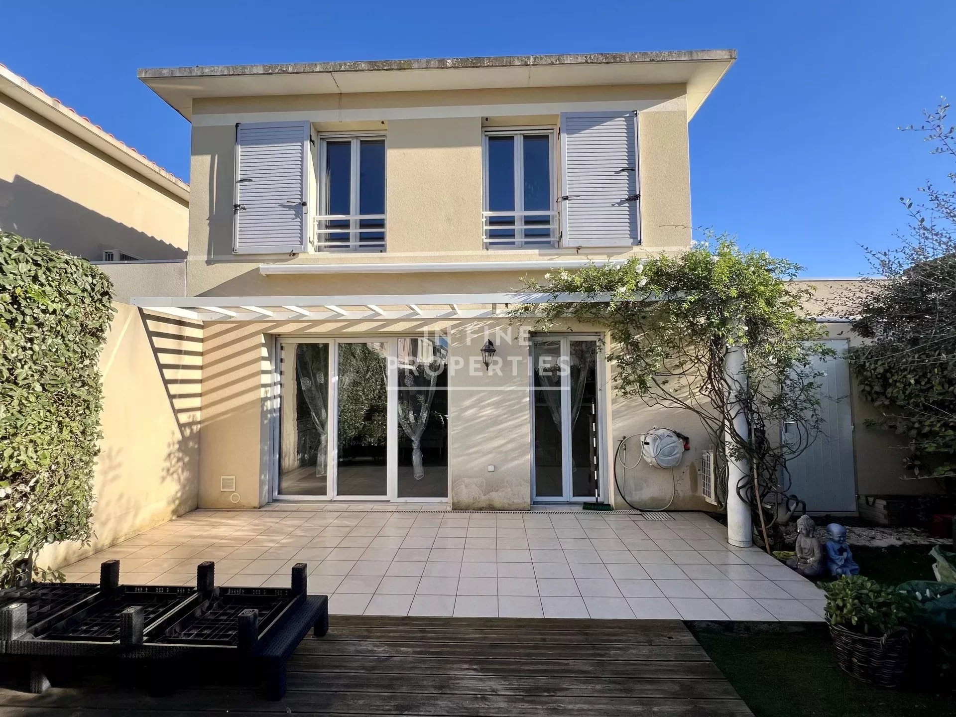 Maison 4 pièces - 82m² - LA ROQUETTE SUR SIAGNE