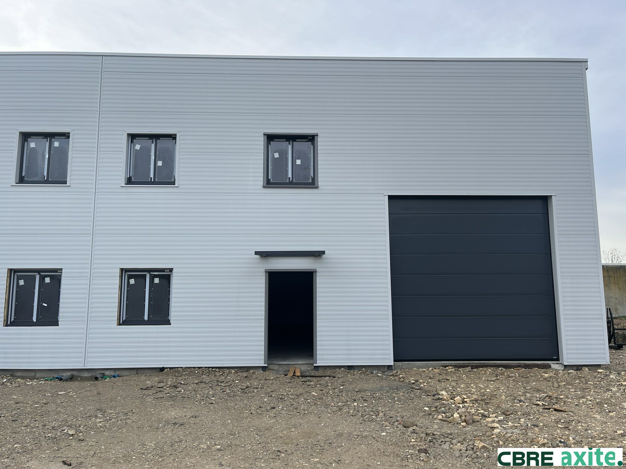 Local industriel  - 2 535m² - MORESTEL