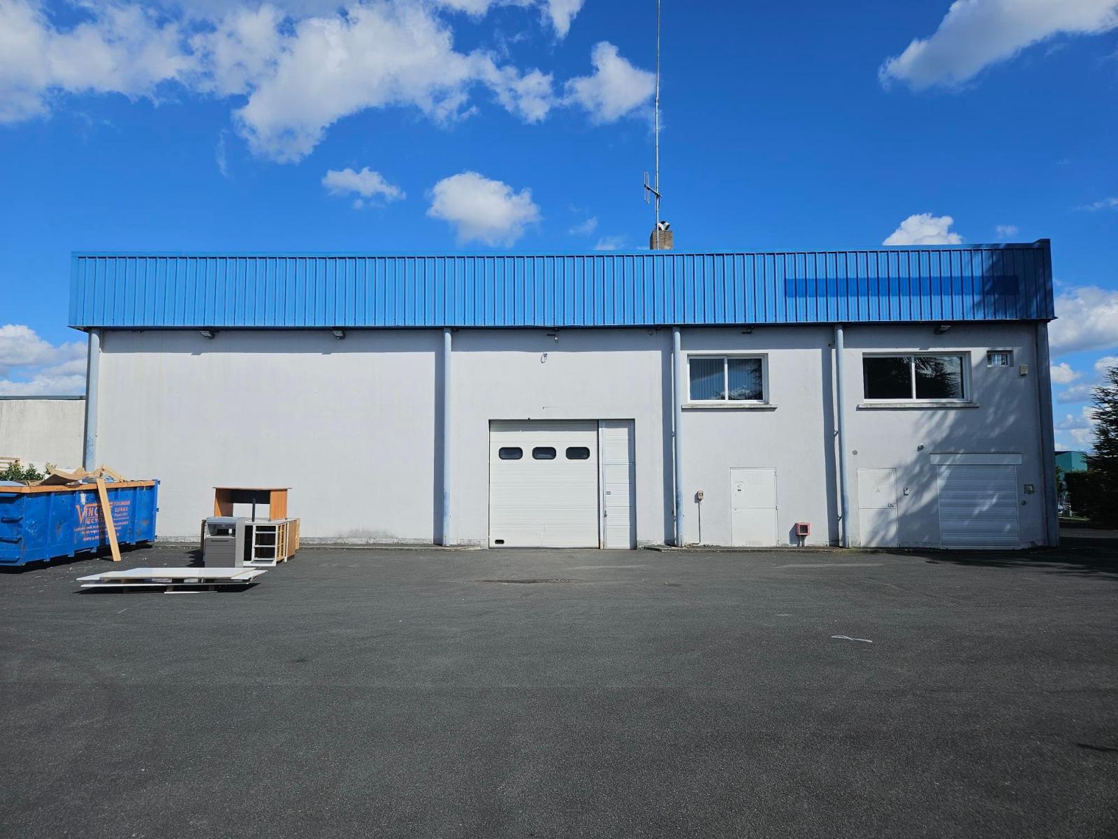 Local Professionnel  - 530m² - JOUE LES TOURS