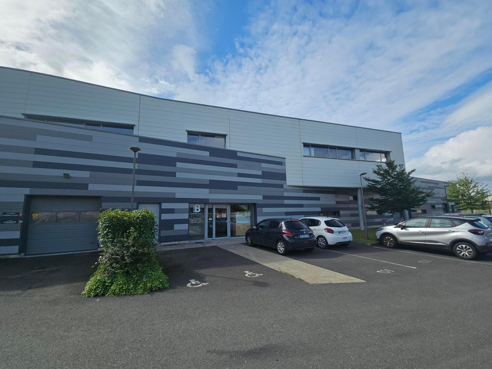 Local Professionnel  - 164m² - ST PIERRE DES CORPS