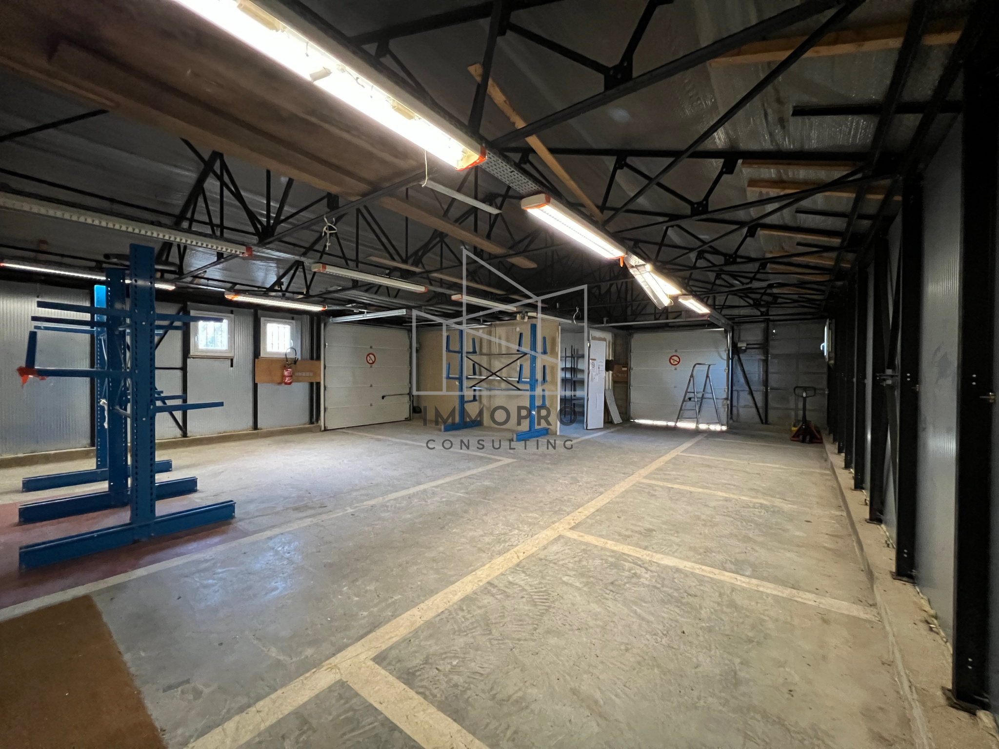 Local industriel  - 380m² - VAL DE REUIL