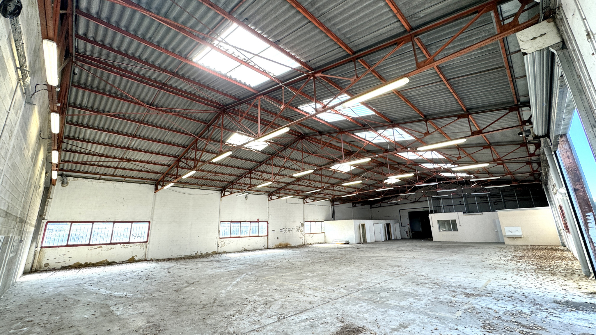 Local industriel  - 683m² - BEDARRIDES