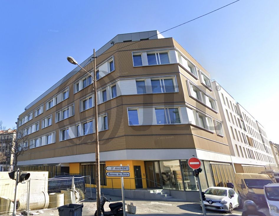 Local Professionnel  - 611m² - MARSEILLE  - 15ème