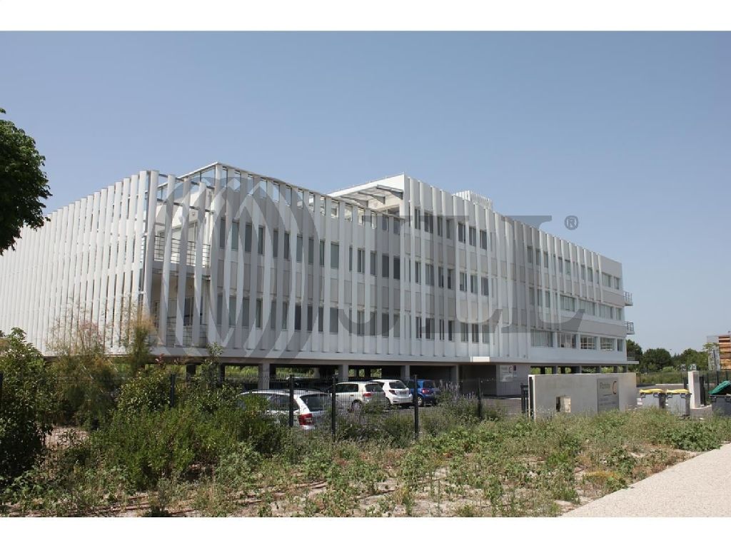 Local Professionnel  - 758m² - MARIGNANE