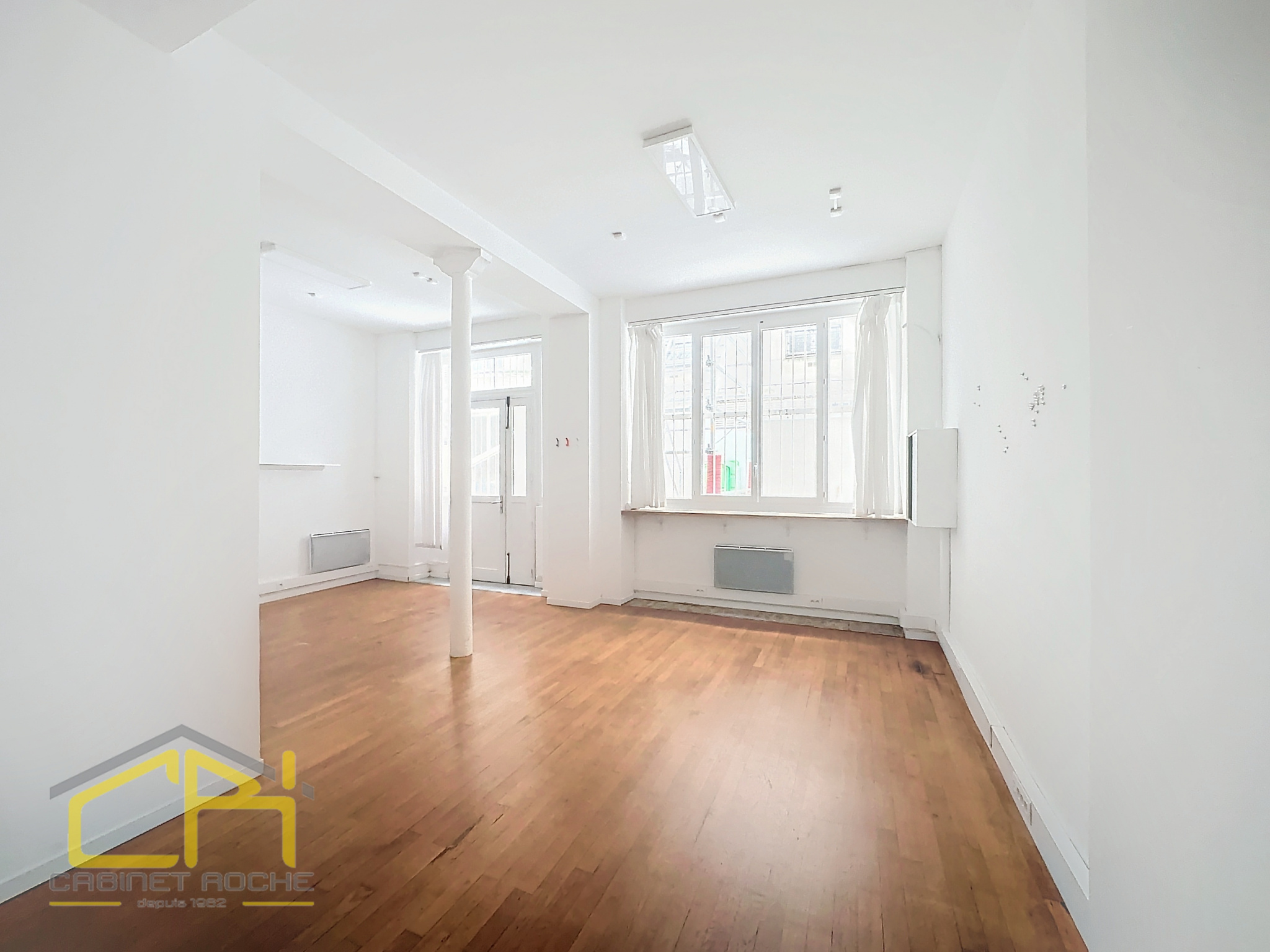 Local Professionnel  - 47m² - PARIS  - 11ème