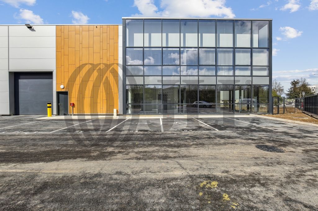 Local industriel  - 343m² - GRIGNY