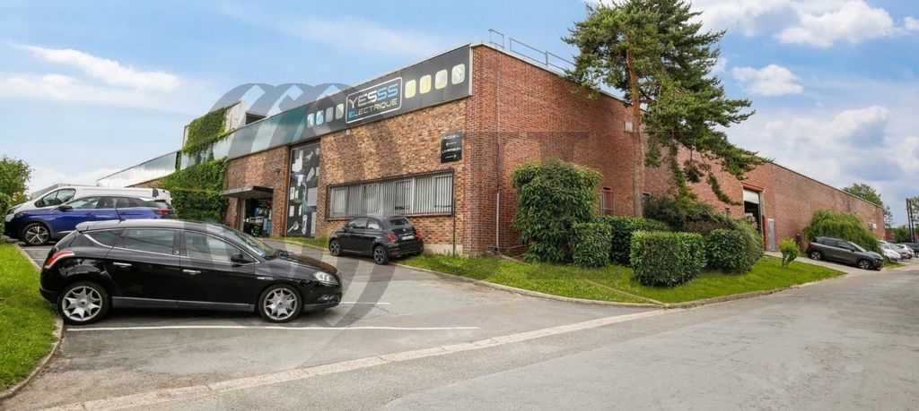 Local industriel  - 1 200m² - PLAISIR