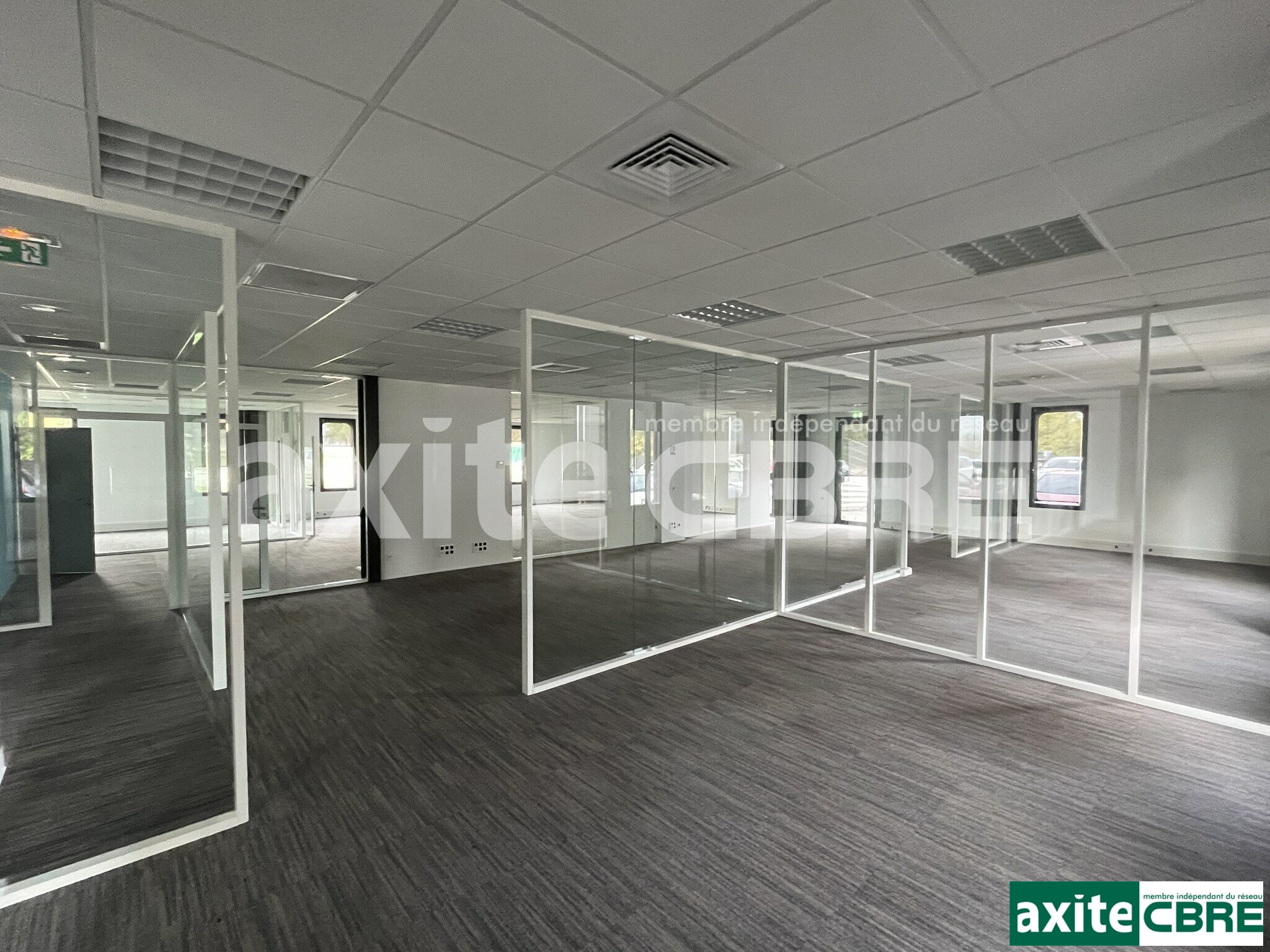 Local Professionnel  - 402m² - VAULX MILIEU