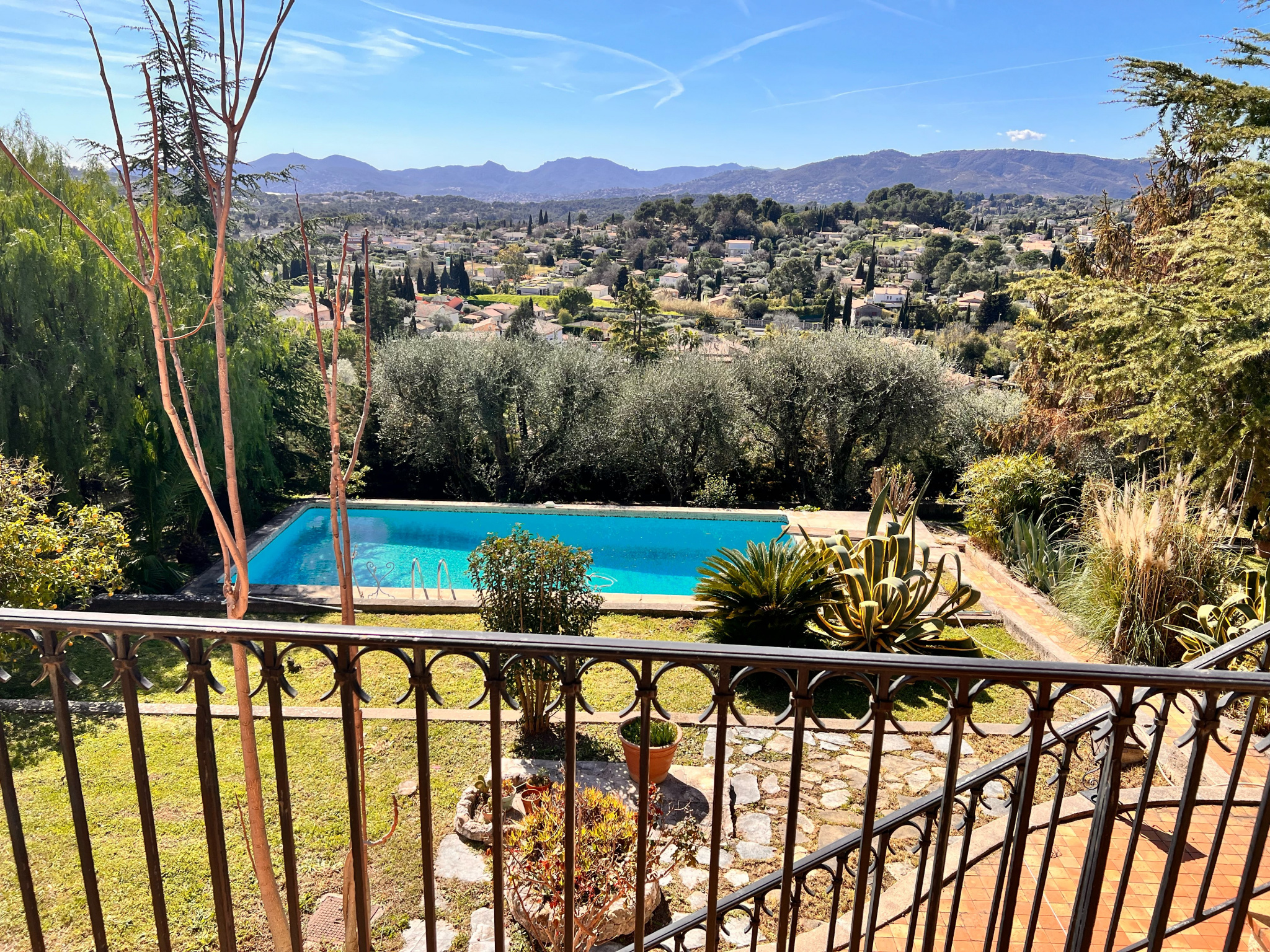 Maison 9 pièces - 273m² - MOUGINS