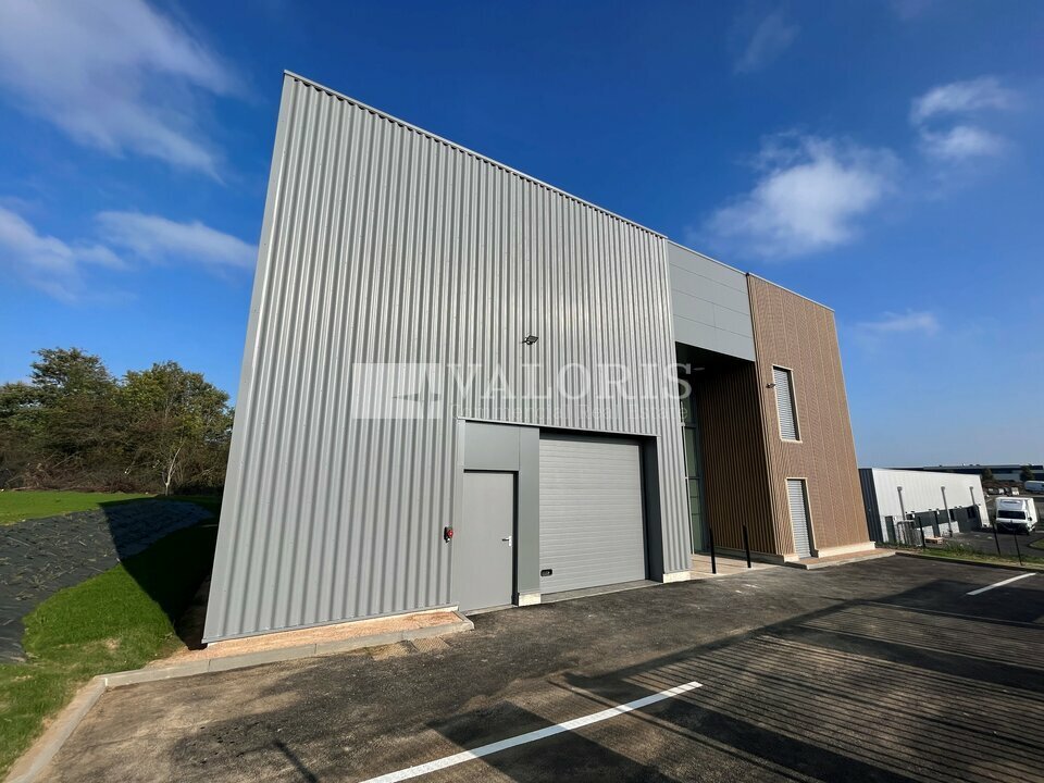 Local industriel  - 435m² - CHARNAY LES MACON