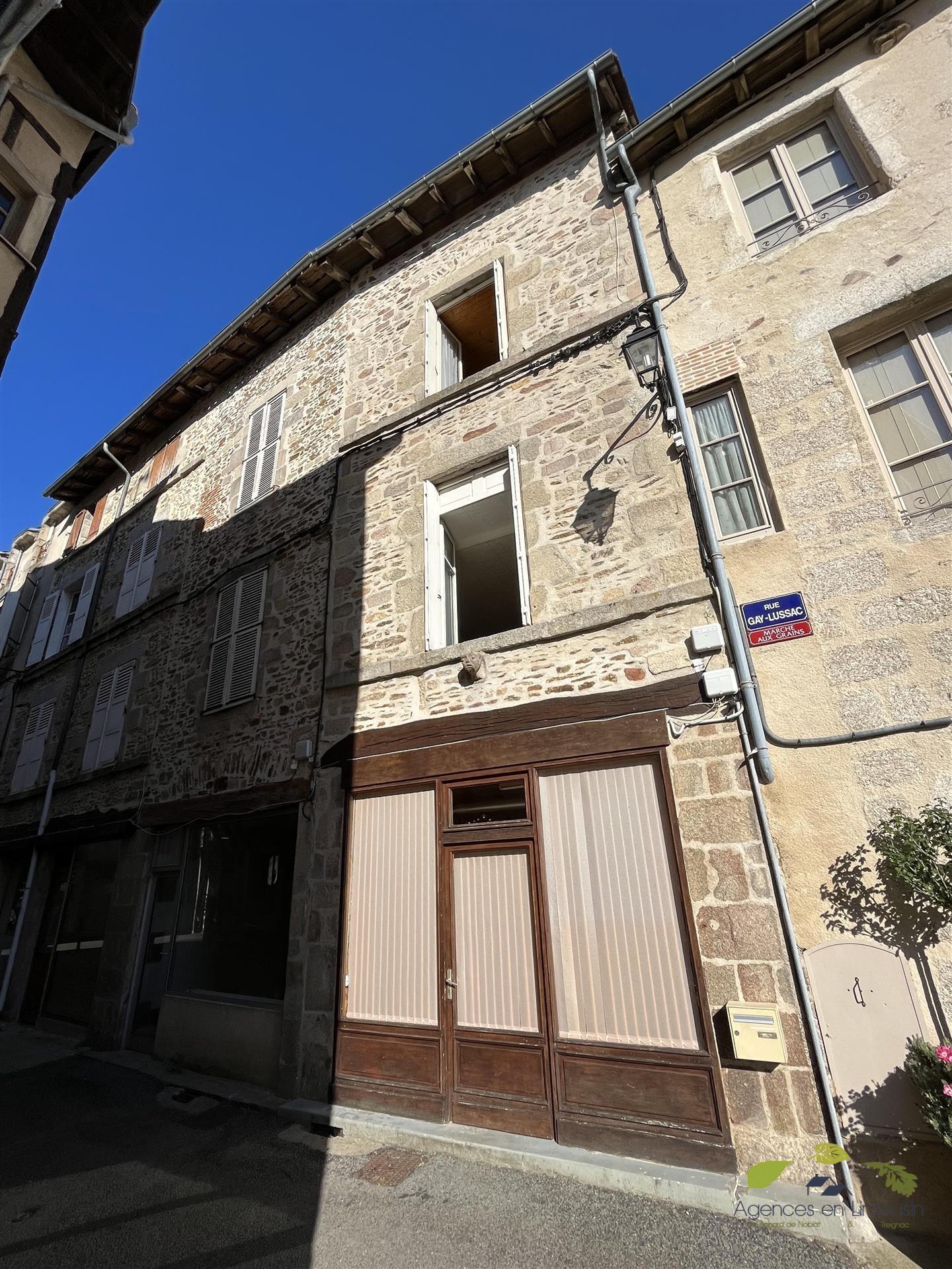 Maison 2 pièces - 175m² - ST LEONARD DE NOBLAT