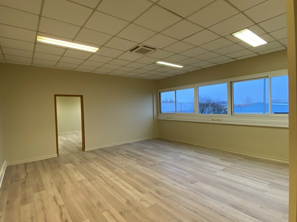 Local Professionnel  - 212m² - QUINCY VOISINS