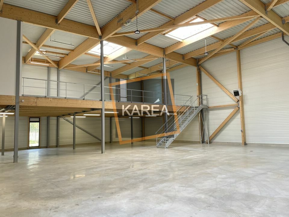 Local industriel  - 786m² - CHANTELOUP EN BRIE