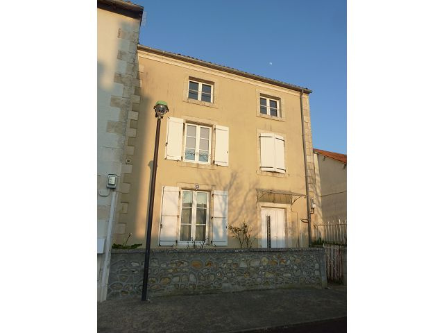 Maison 5 pièces - 132m² - MONTMORILLON