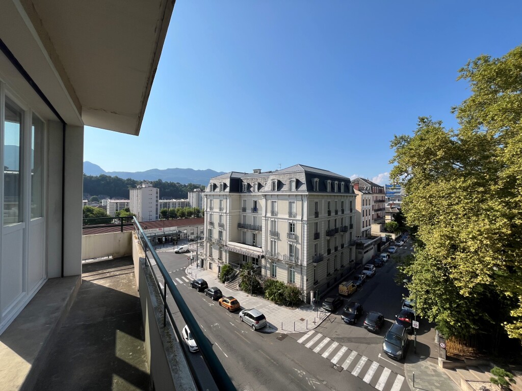 Appartement 2 pièces - 59m² - AIX LES BAINS