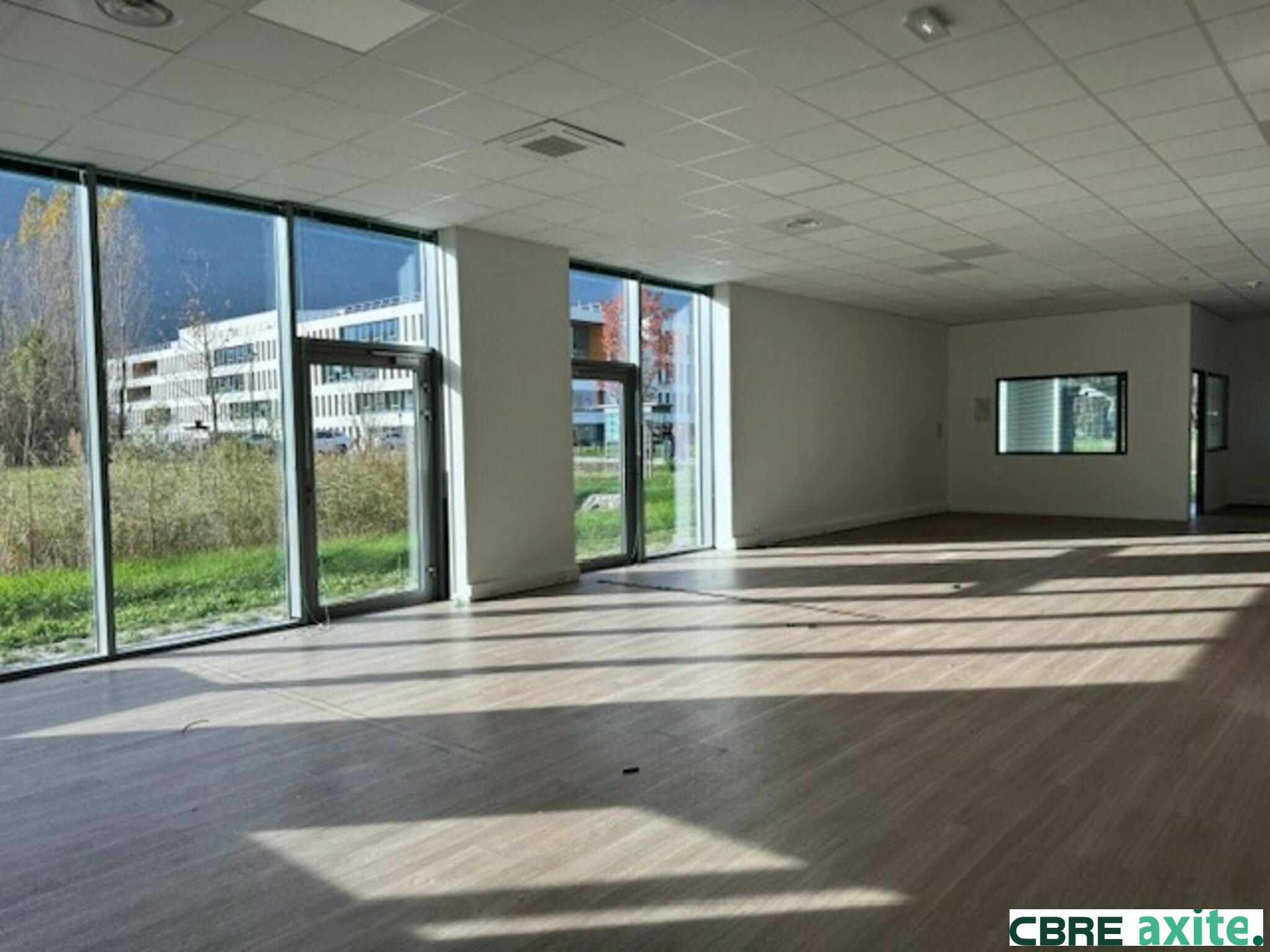 Local Professionnel  - 526m² - LA MOTTE SERVOLEX