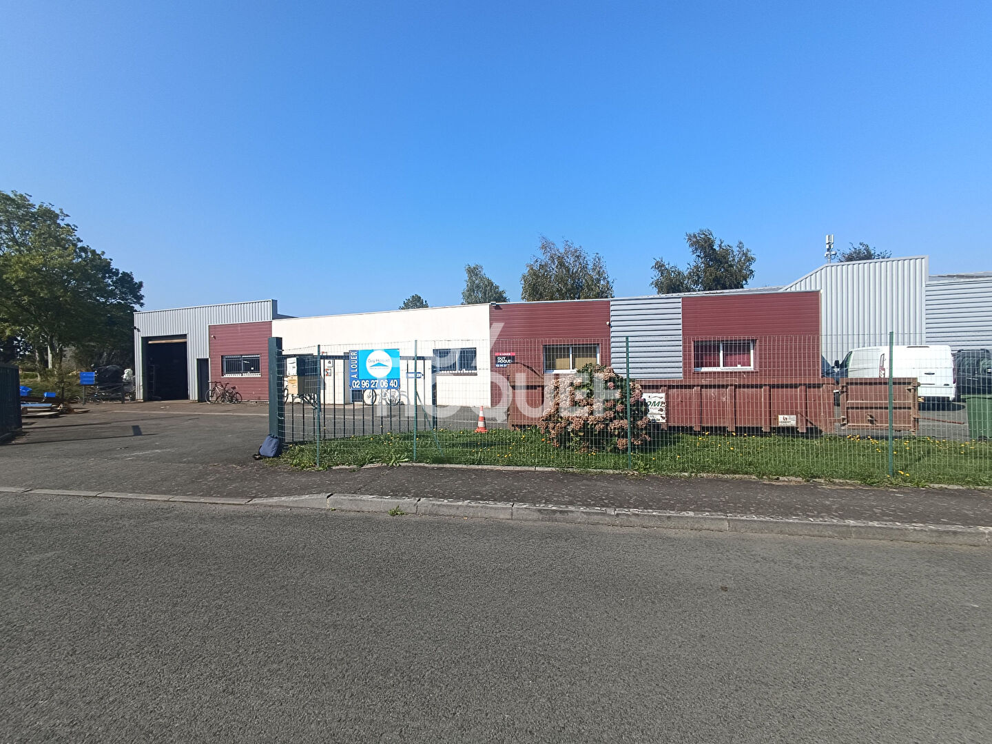 Local industriel  - 410m² - LANVALLAY