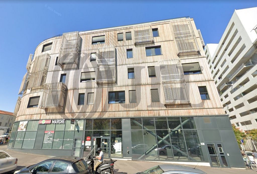 Local Professionnel  - 3 106m² - MARSEILLE  - 3ème