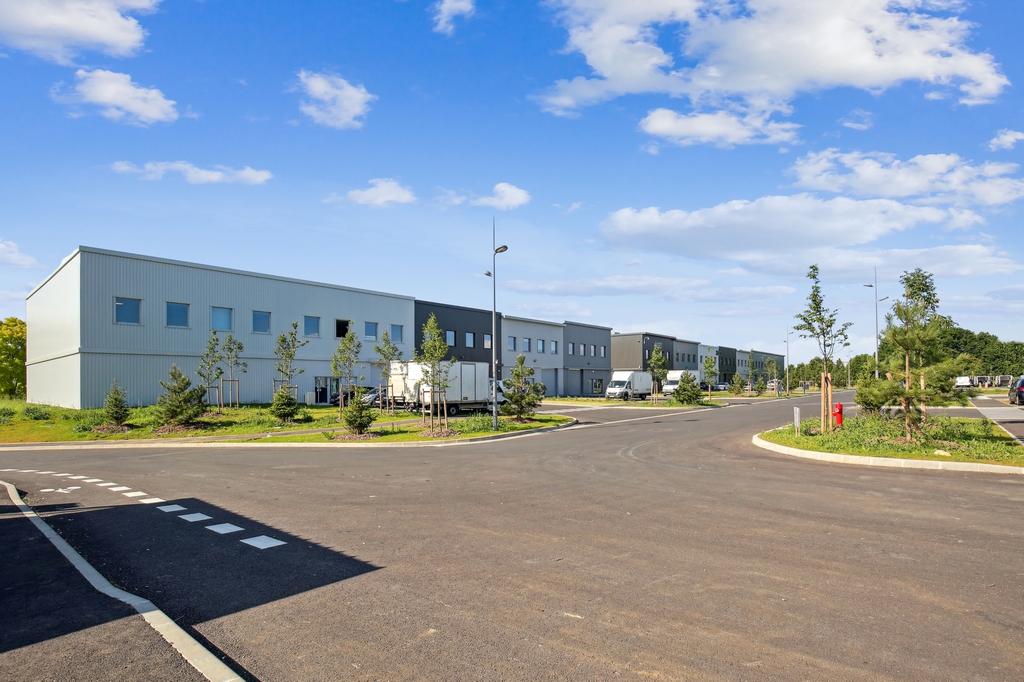 Local industriel  - 1 913m² - ROISSY EN FRANCE