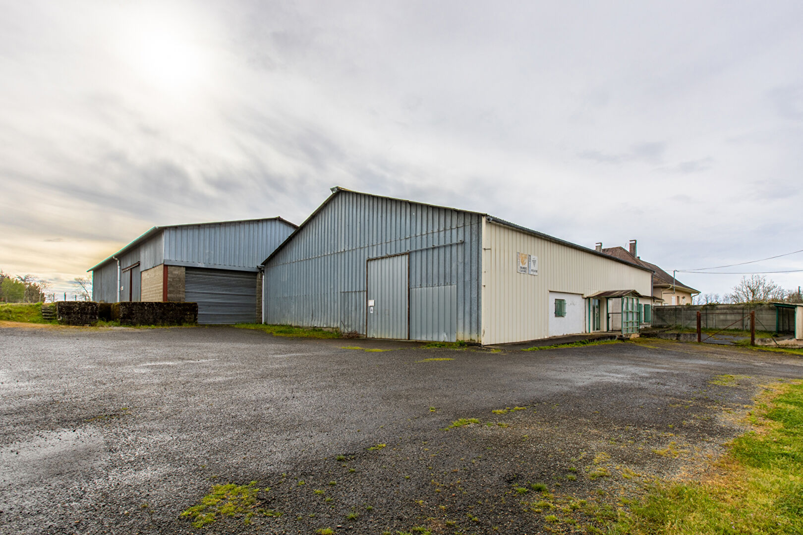 Local industriel  - 900m²