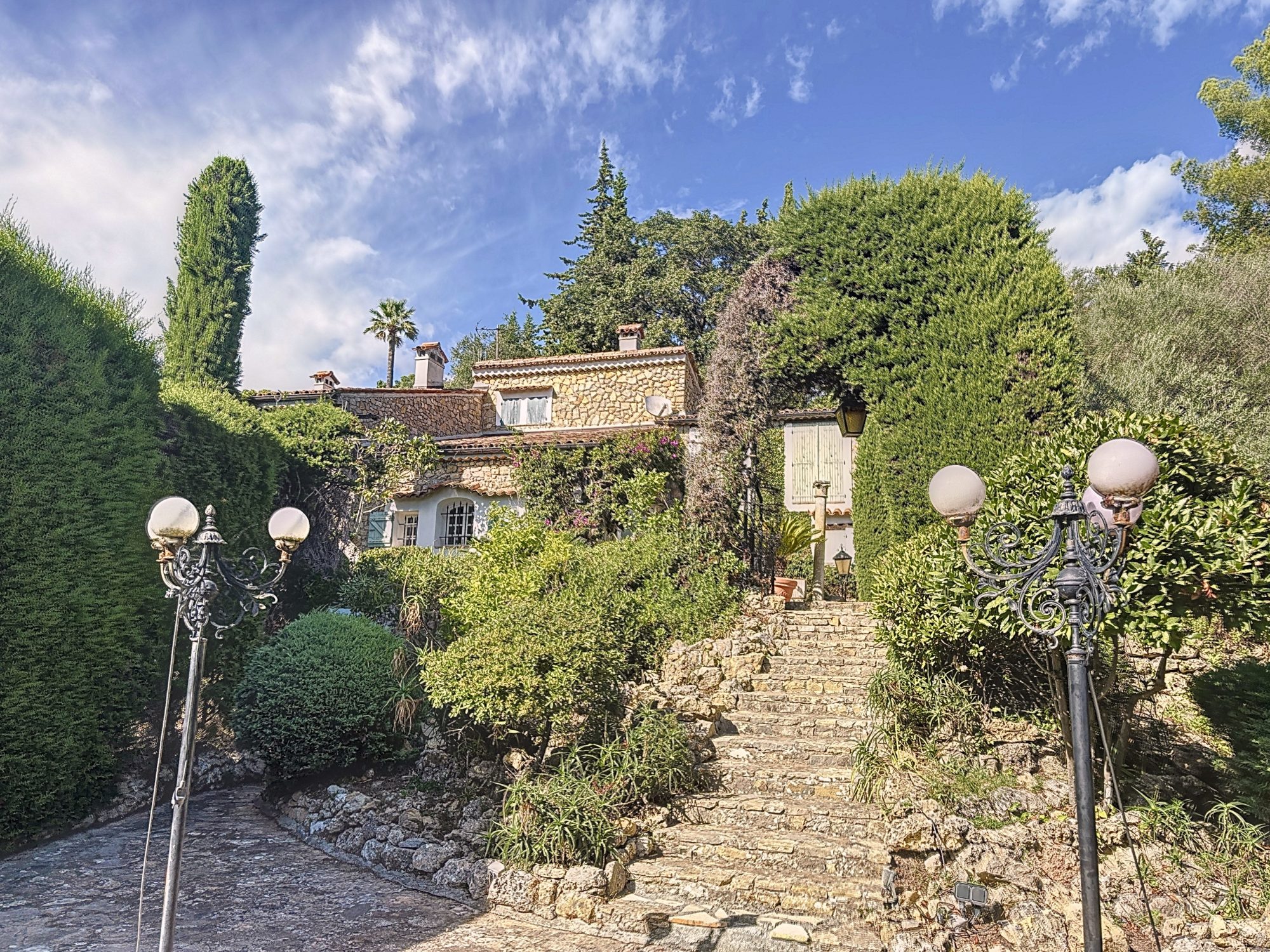 Maison 4 pièces - 181m² - MOUGINS