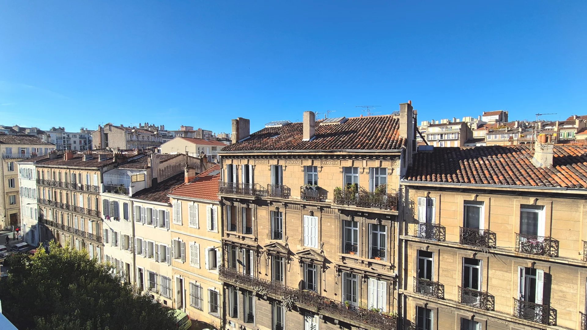 Appartement 2 pièces - 39m² - MARSEILLE  - 4ème