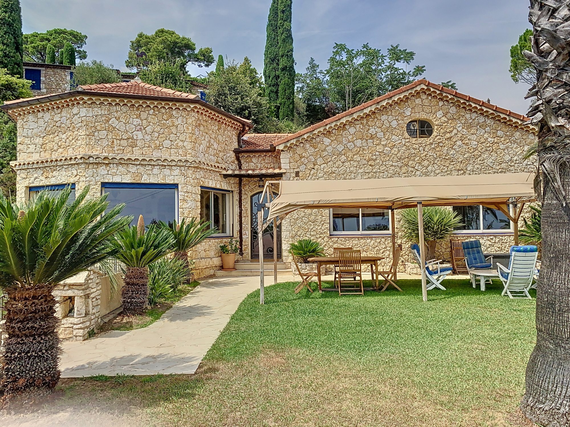 Maison 6 pièces - 200m² - CHATEAUNEUF GRASSE