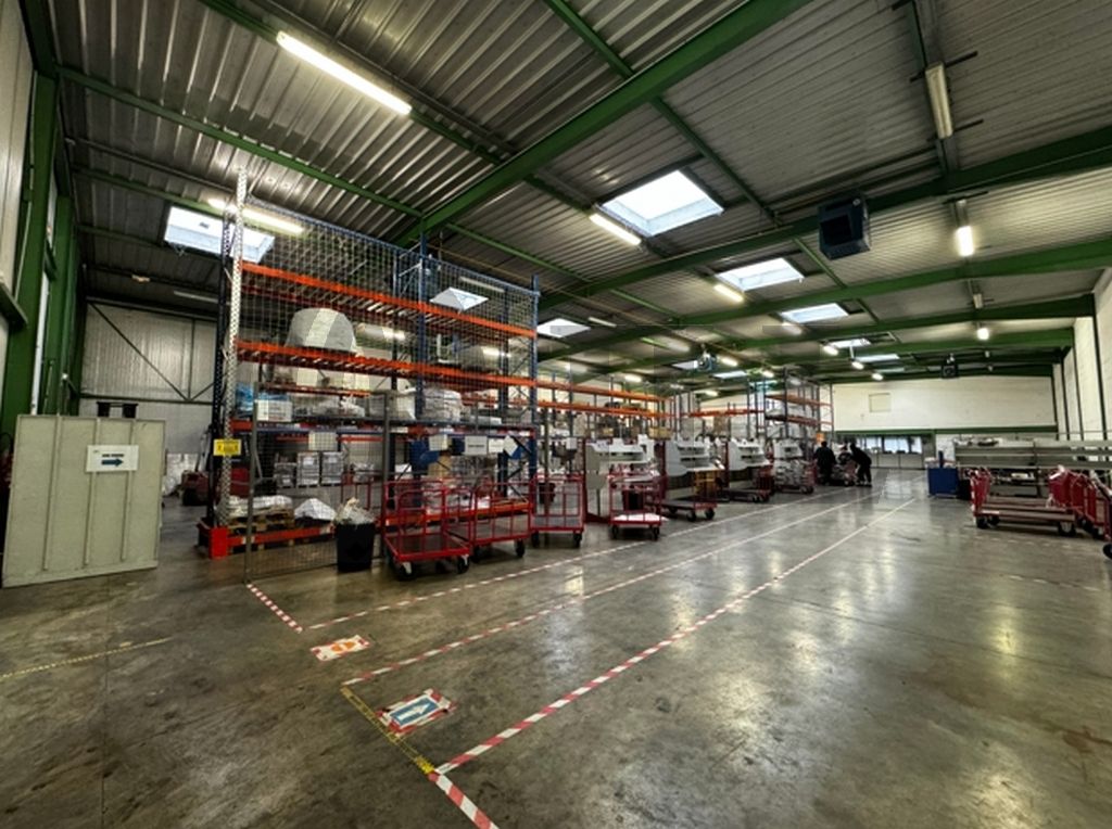 Local industriel  - 1 046m² - ST THIBAULT DES VIGNES