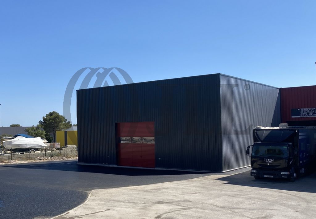 Local industriel  - 1 035m² - SIGNES