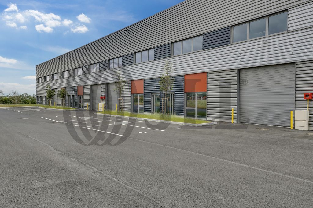 Local industriel  - 740m² - LE THILLAY