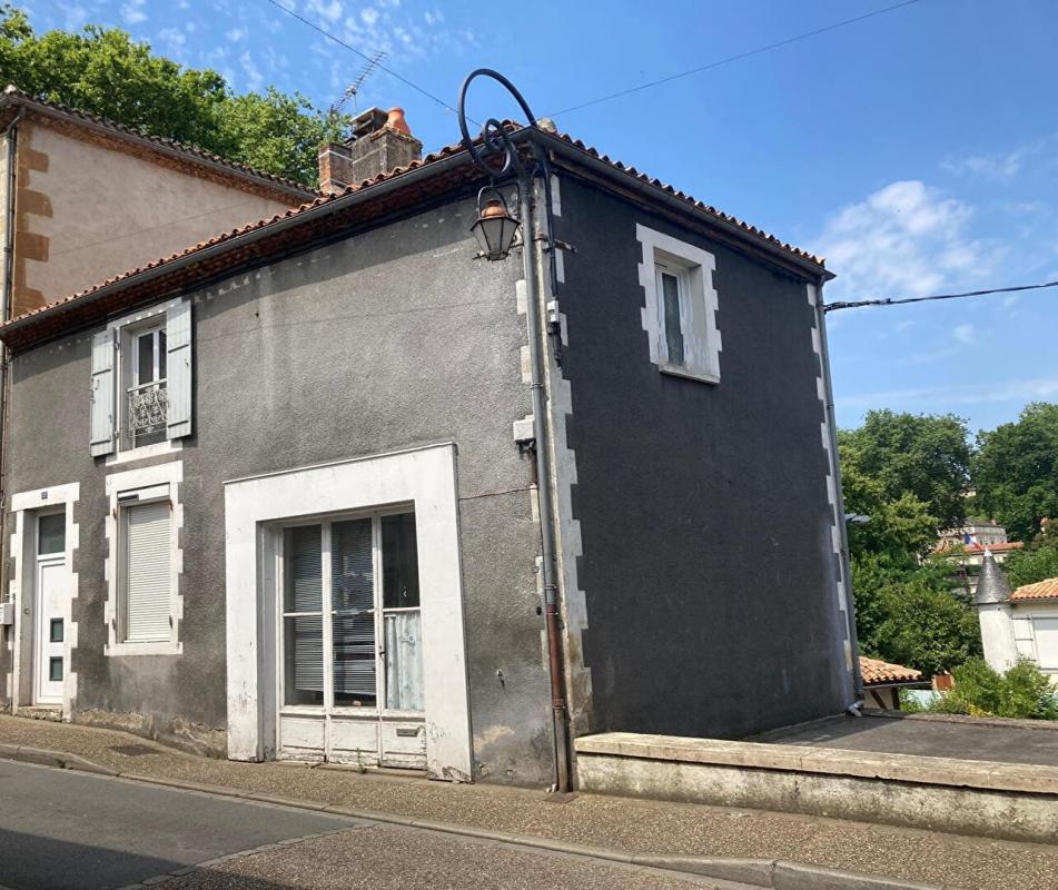 Maison 9 pièces - 104m² - CONFOLENS