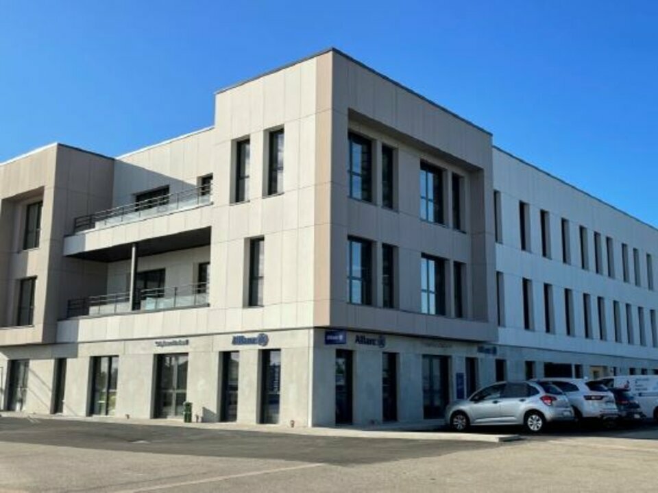 Local Professionnel  - 2 000m² - LIMAS