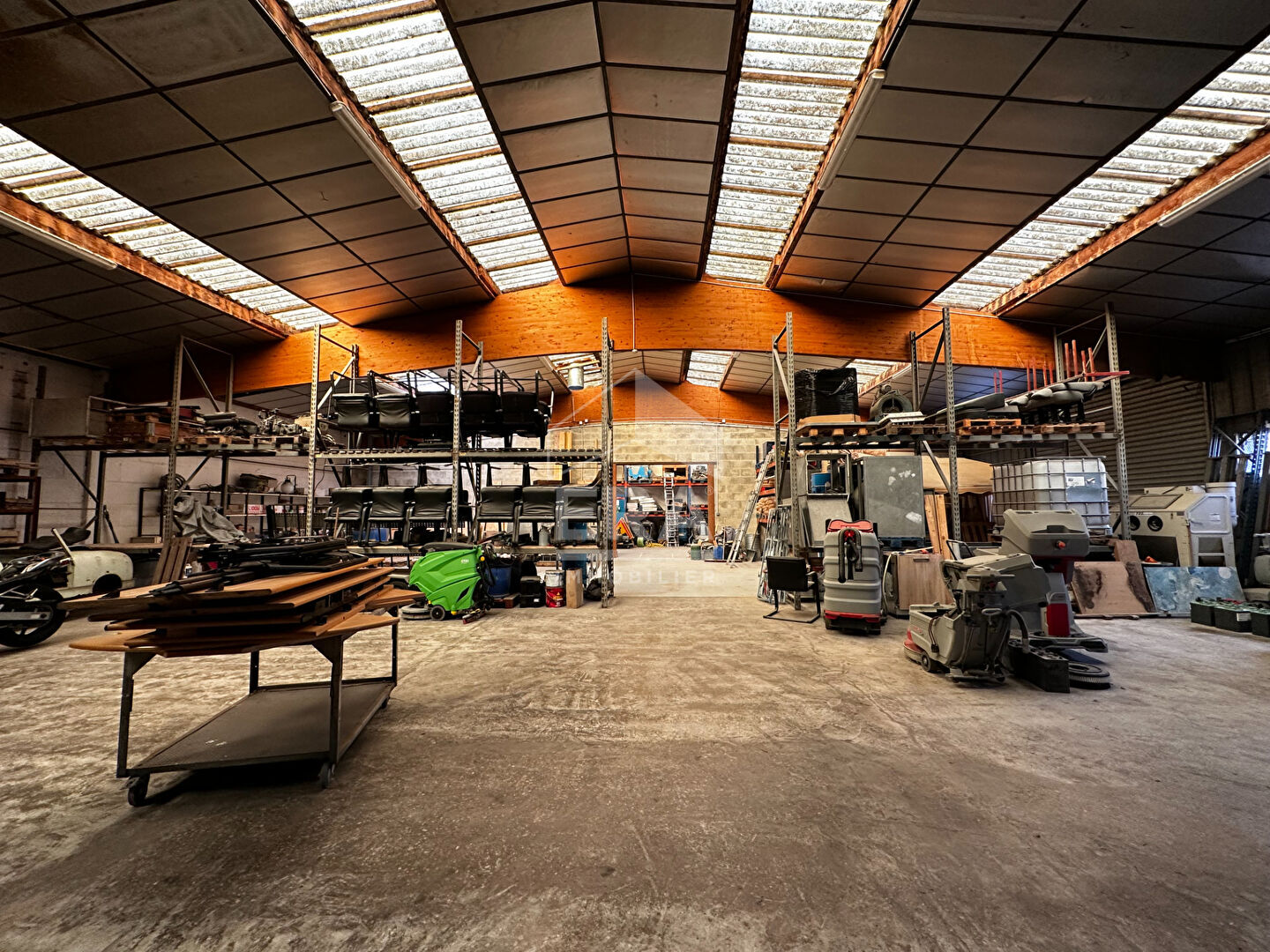 Local industriel  - 420m²