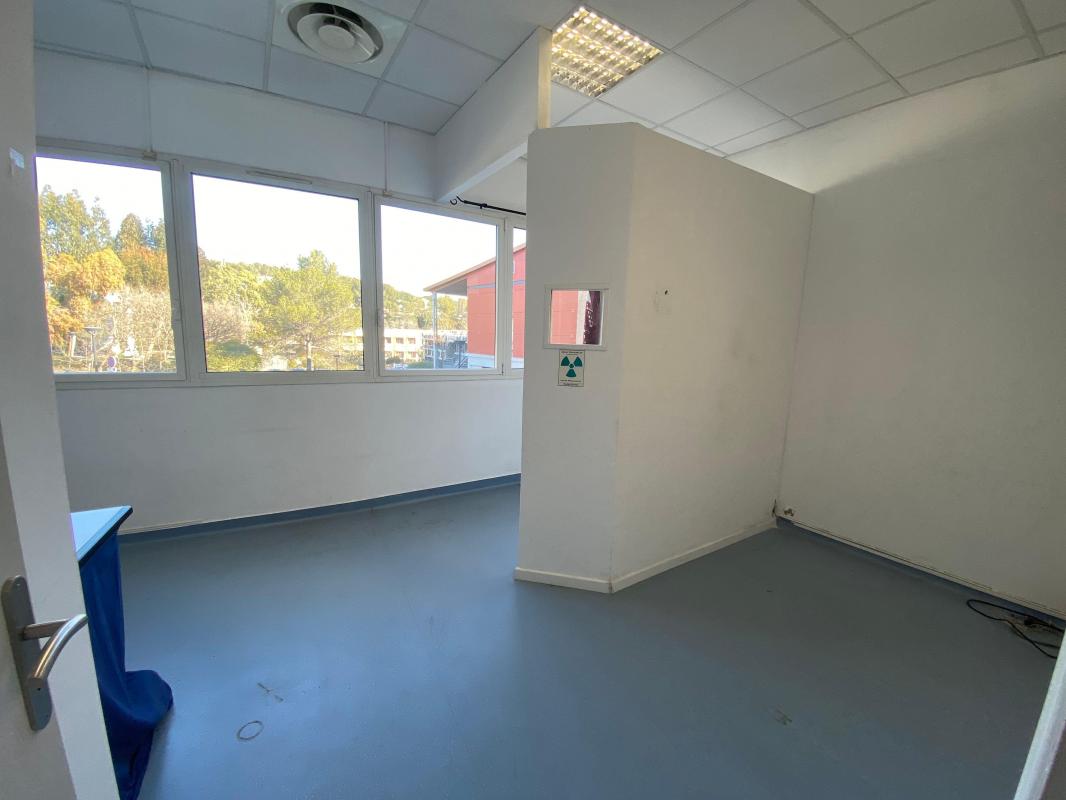 Local Professionnel  - 30m² - VALBONNE