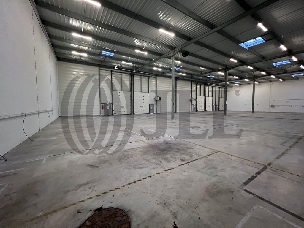 Local industriel  - 3 642m² - MOISSY CRAMAYEL