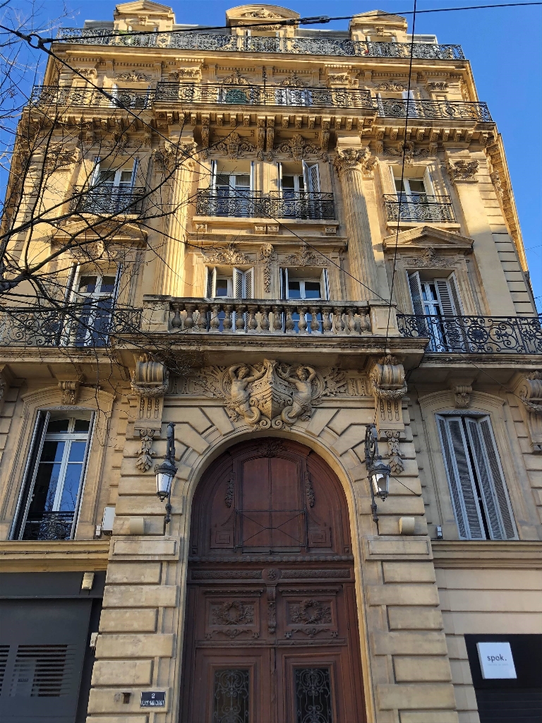 Local Professionnel  - 153m² - MARSEILLE  - 1er