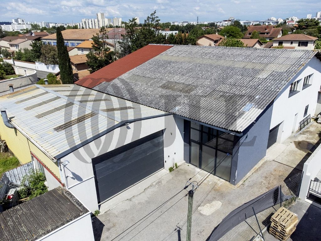 Local industriel  - 800m² - VAULX EN VELIN