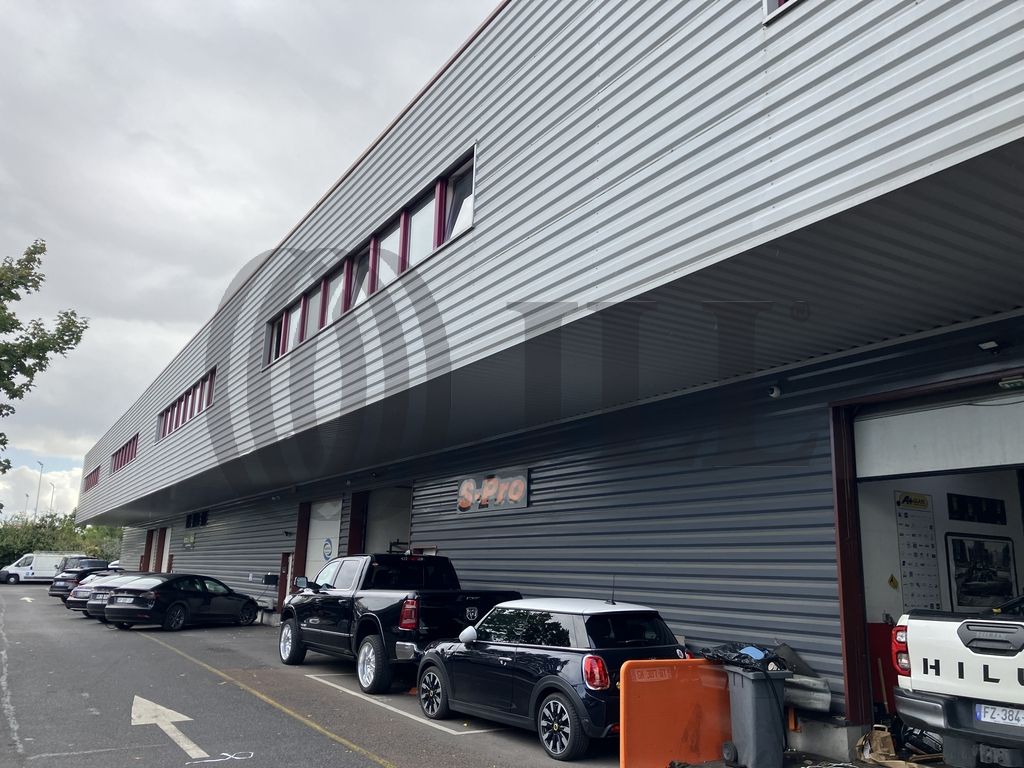 Local industriel  - 320m² - ST OUEN L AUMONE