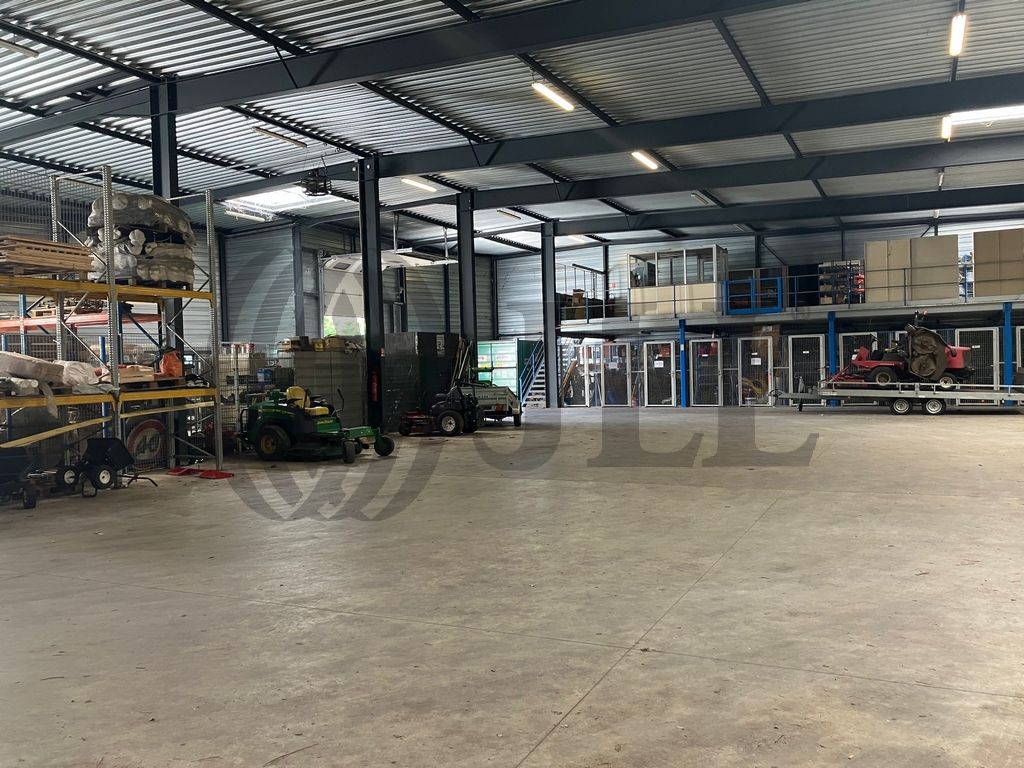 Local industriel  - 2 455m² - MONTIGNY LE BRETONNEUX