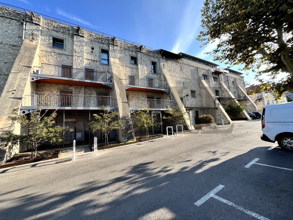 Local Professionnel  - 588m² - MARSEILLE  - 14ème