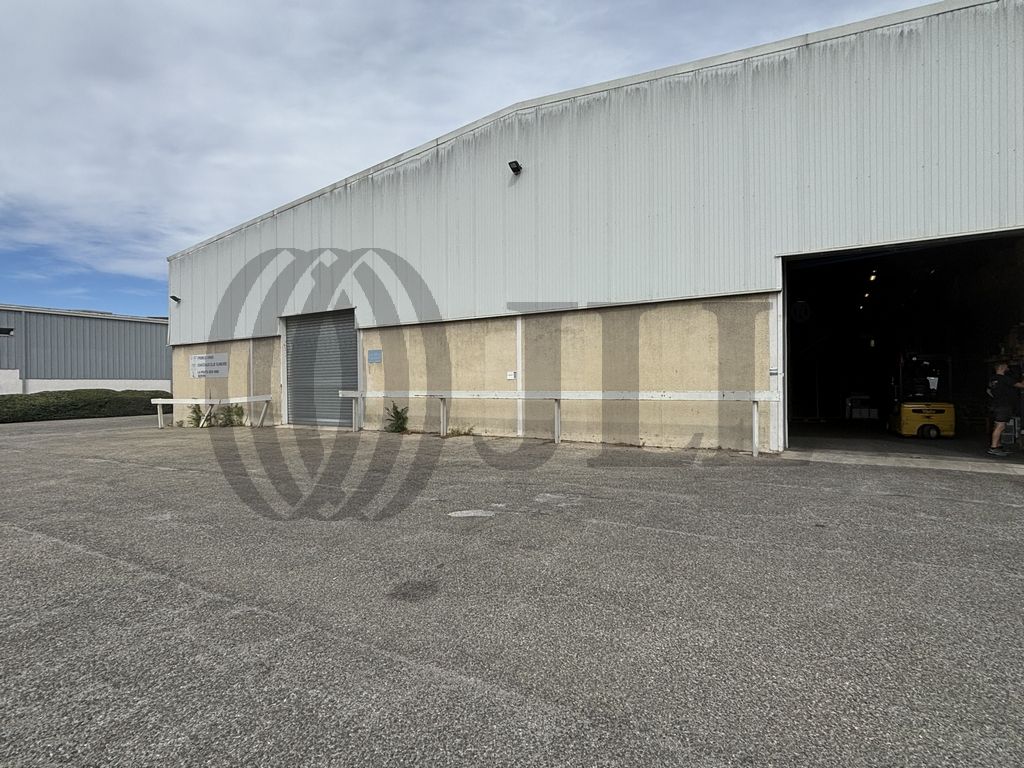 Local industriel  - 2 300m² - AUBAGNE