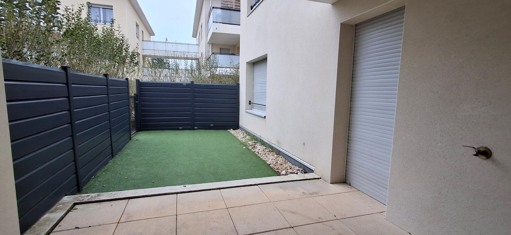 Appartement 3 pièces - 65m² - STE FOY LES LYON