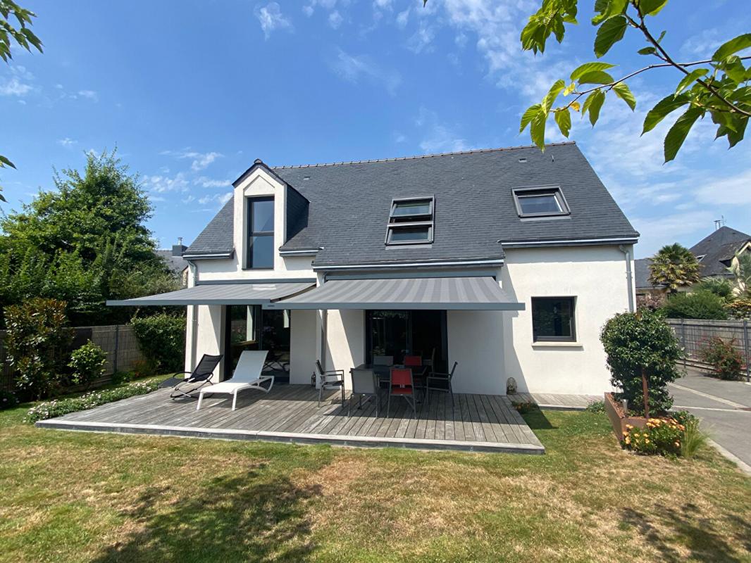 Maison 5 pièces - 121m² - ST PHILIBERT