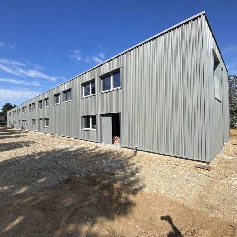 Local industriel  - 2 751m² - ST PRIEST