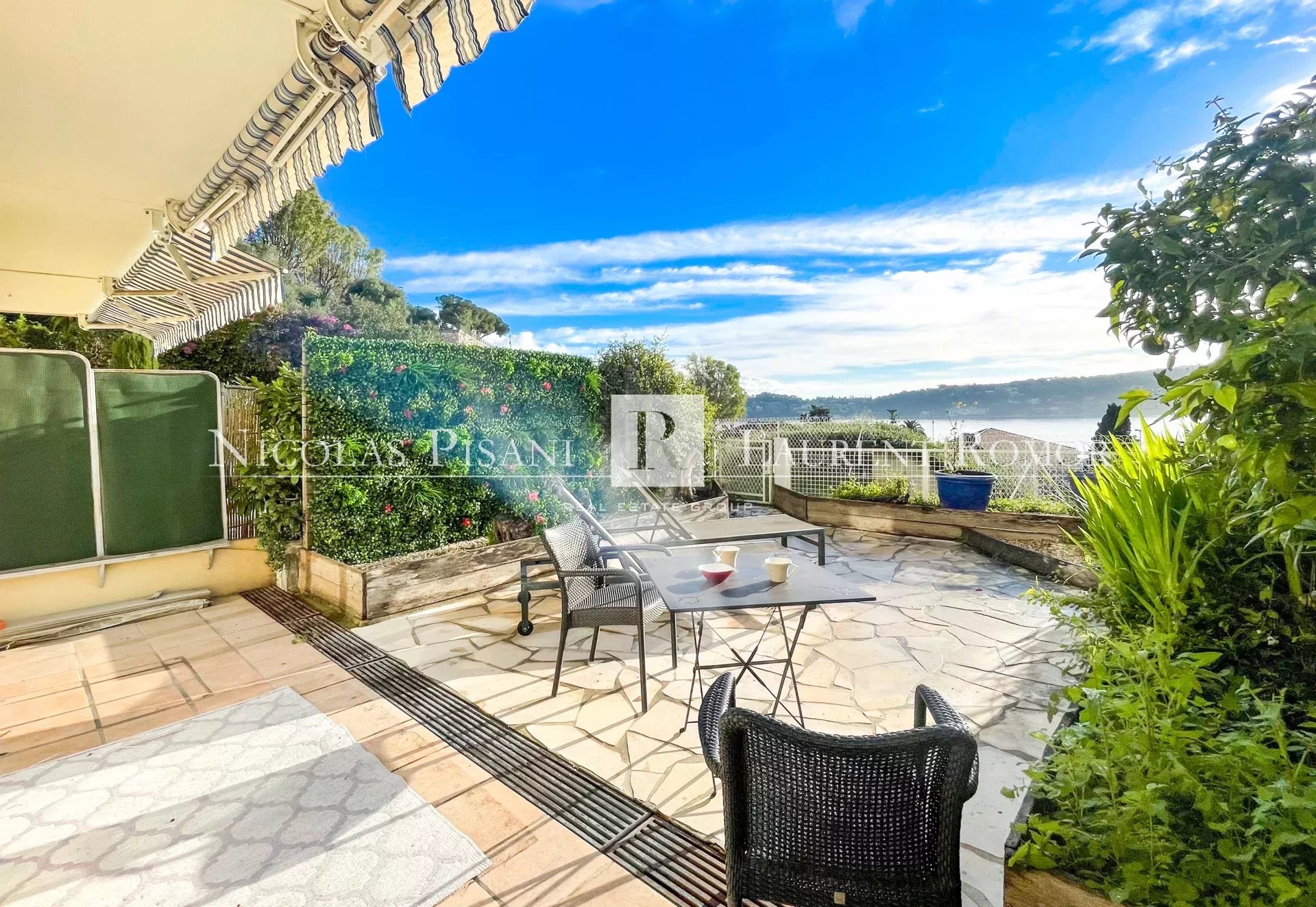 Appartement 2 pièces - 63m² - VILLEFRANCHE SUR MER