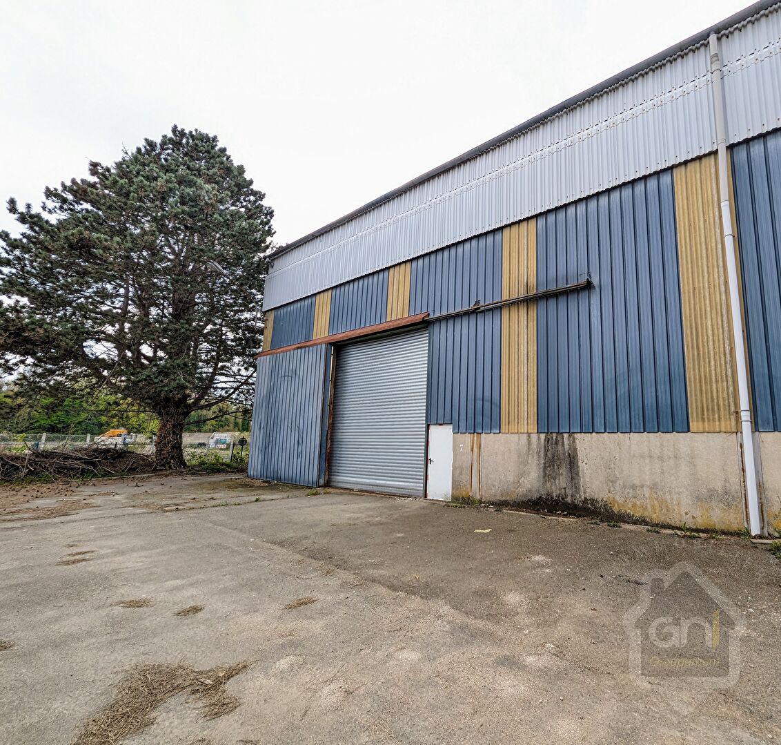 Local industriel  - 594m²